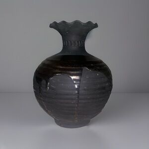 Vintage Haeger Maglio Volcanic Black Lava Drip Glaze Pottery Fluted Signed Vase